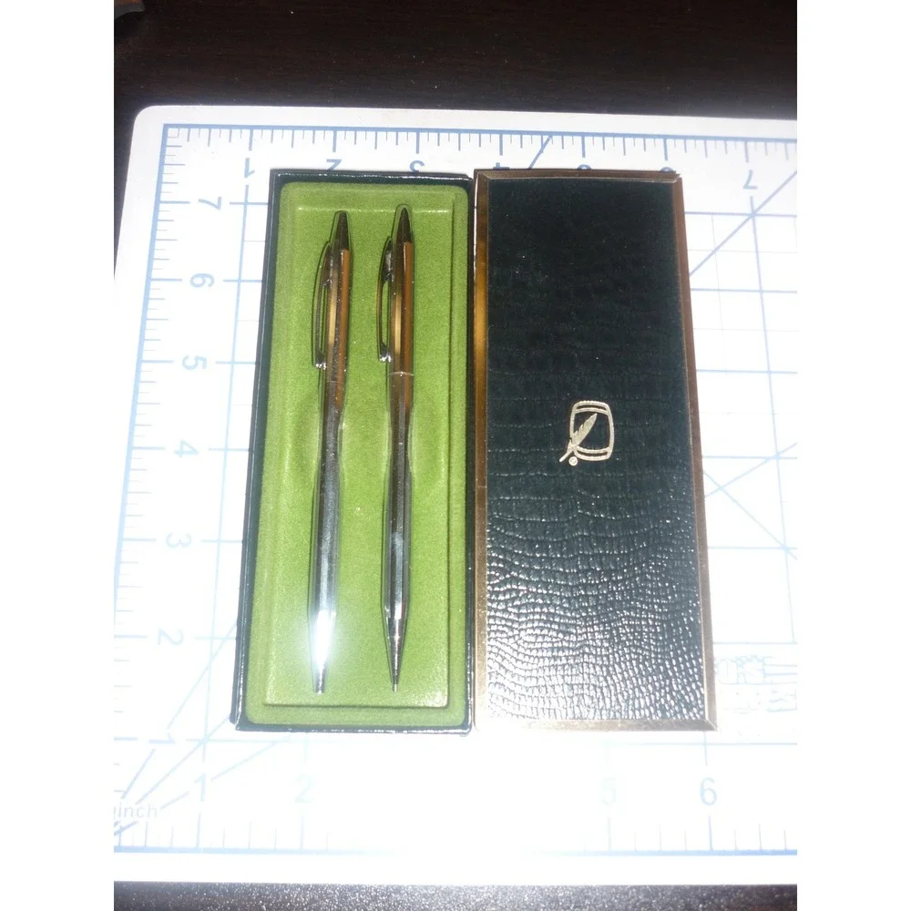 Vintage Quill Silver Chrome Ribbed Pen and Mechanical Pencil Set with‎ Box